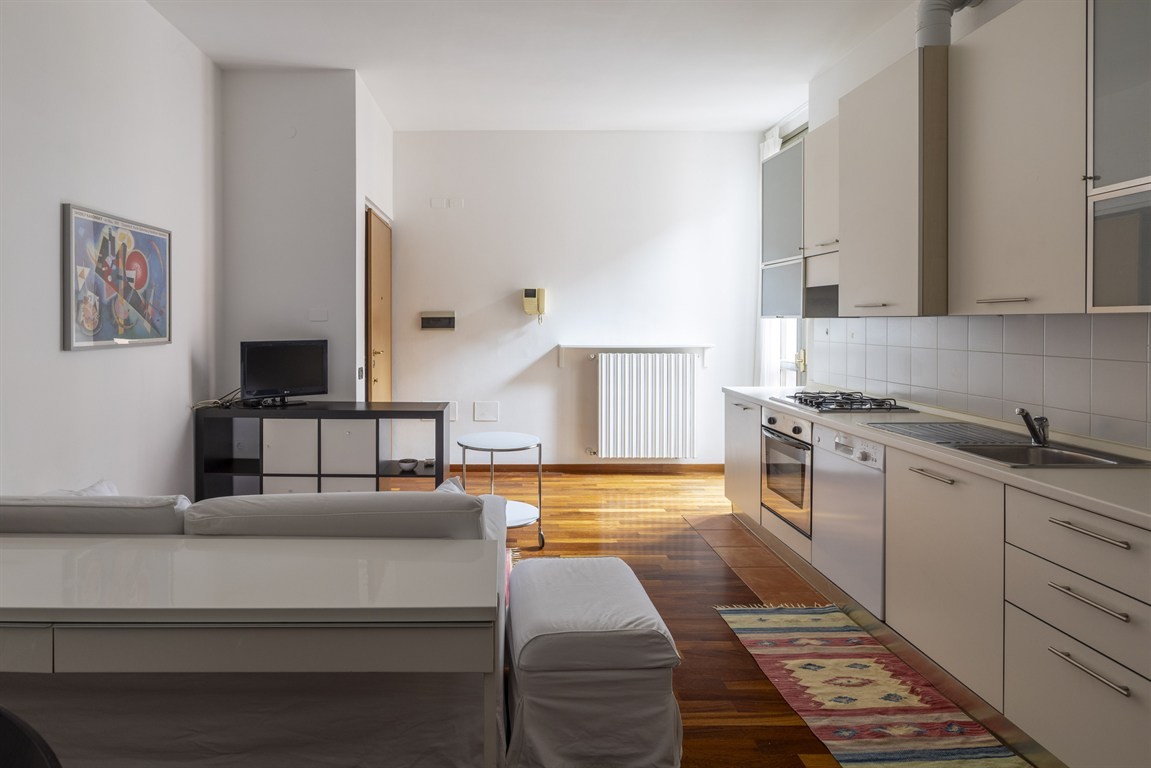 Monza centro storico - AFFITTASI appartamento arredato con posto auto