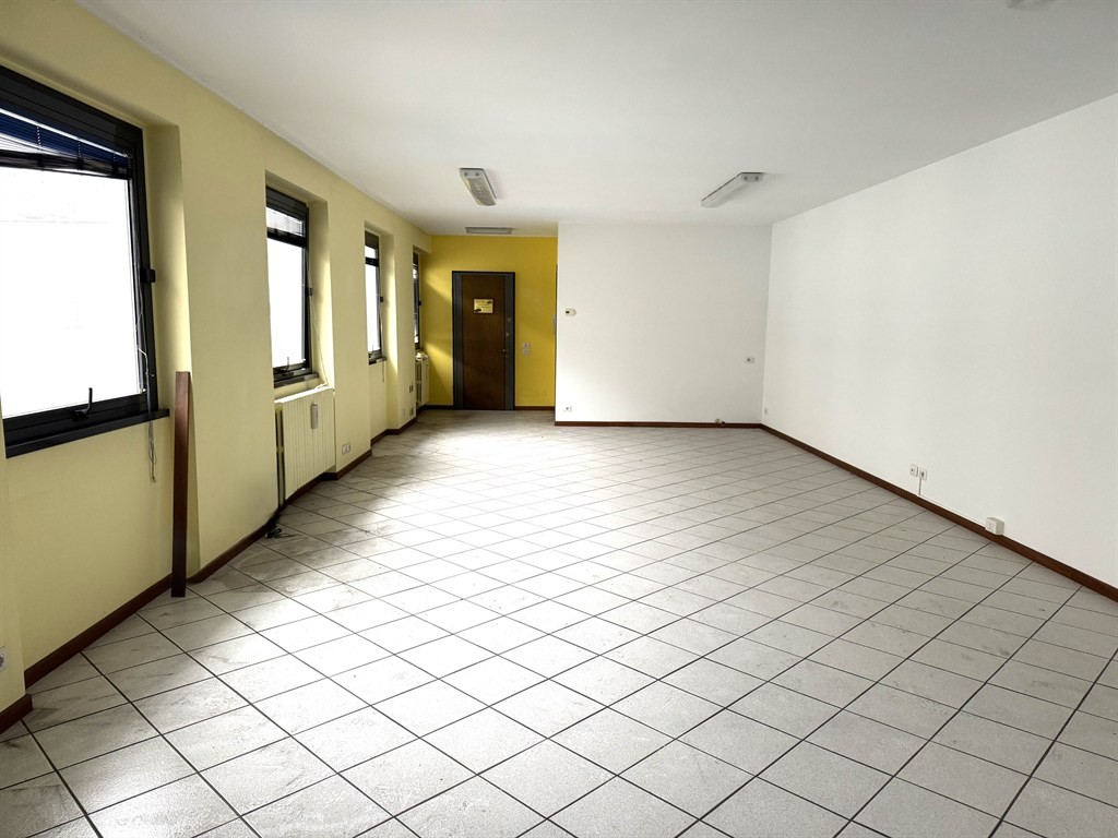 MUGGIO' CENTRO - VENDESI UFFICIO/STUDIO PROFESSIONALE OPENSPACE
