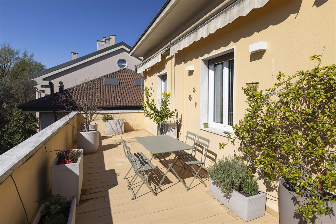 MONZA CENTRO – ATTICO CON TERRAZZO