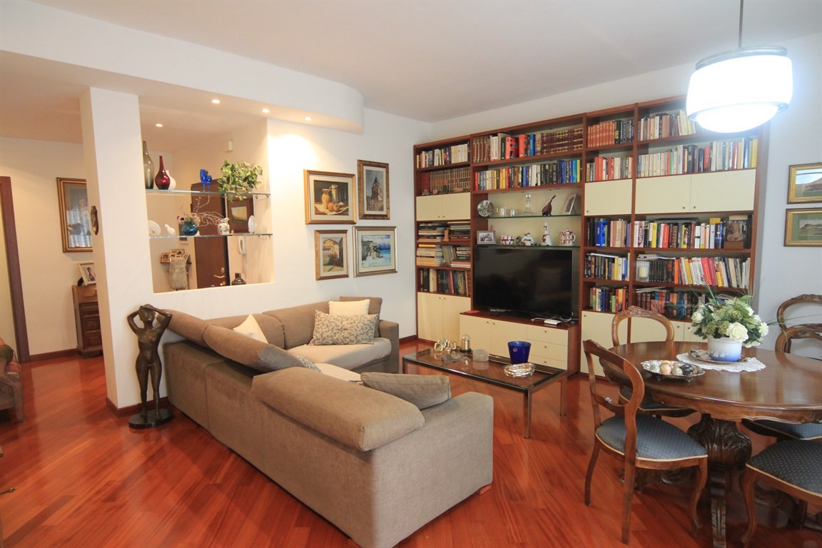 MONZA Triante - elegante ed ampio bilocale con box