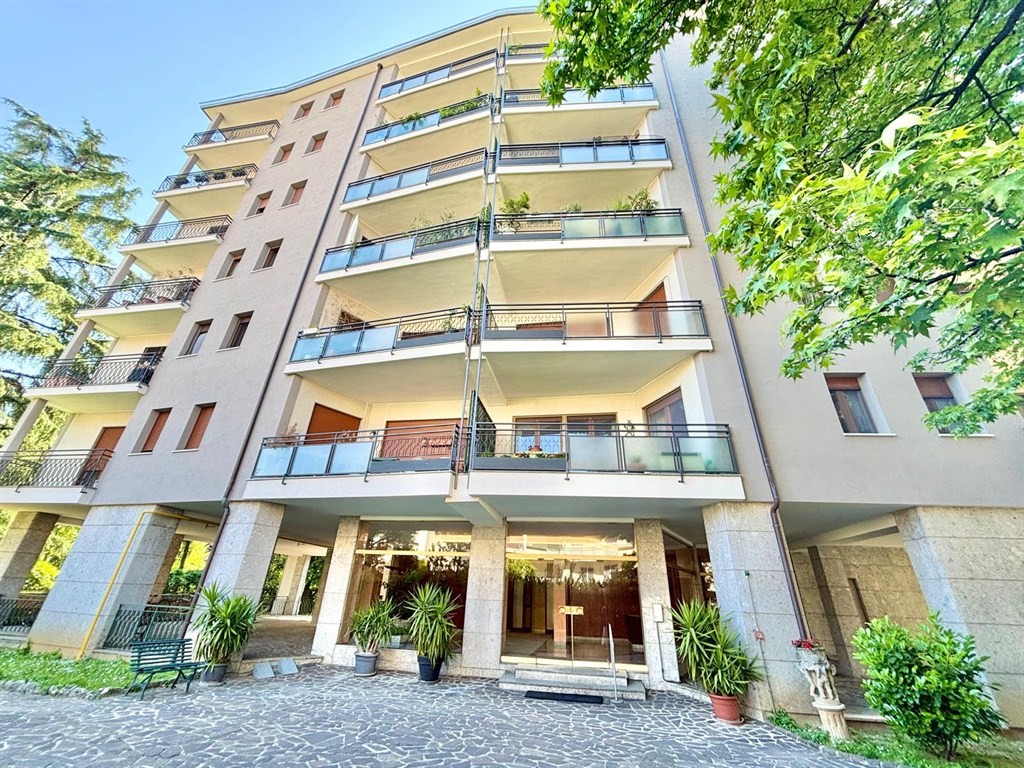 Monza Parco - AFFITTASI appartamento 5 locali 230 mq