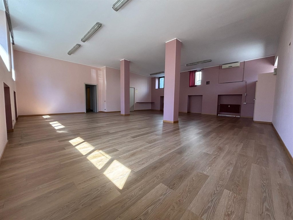 Monza San Giuseppe - VENDESI ufficio/palestra