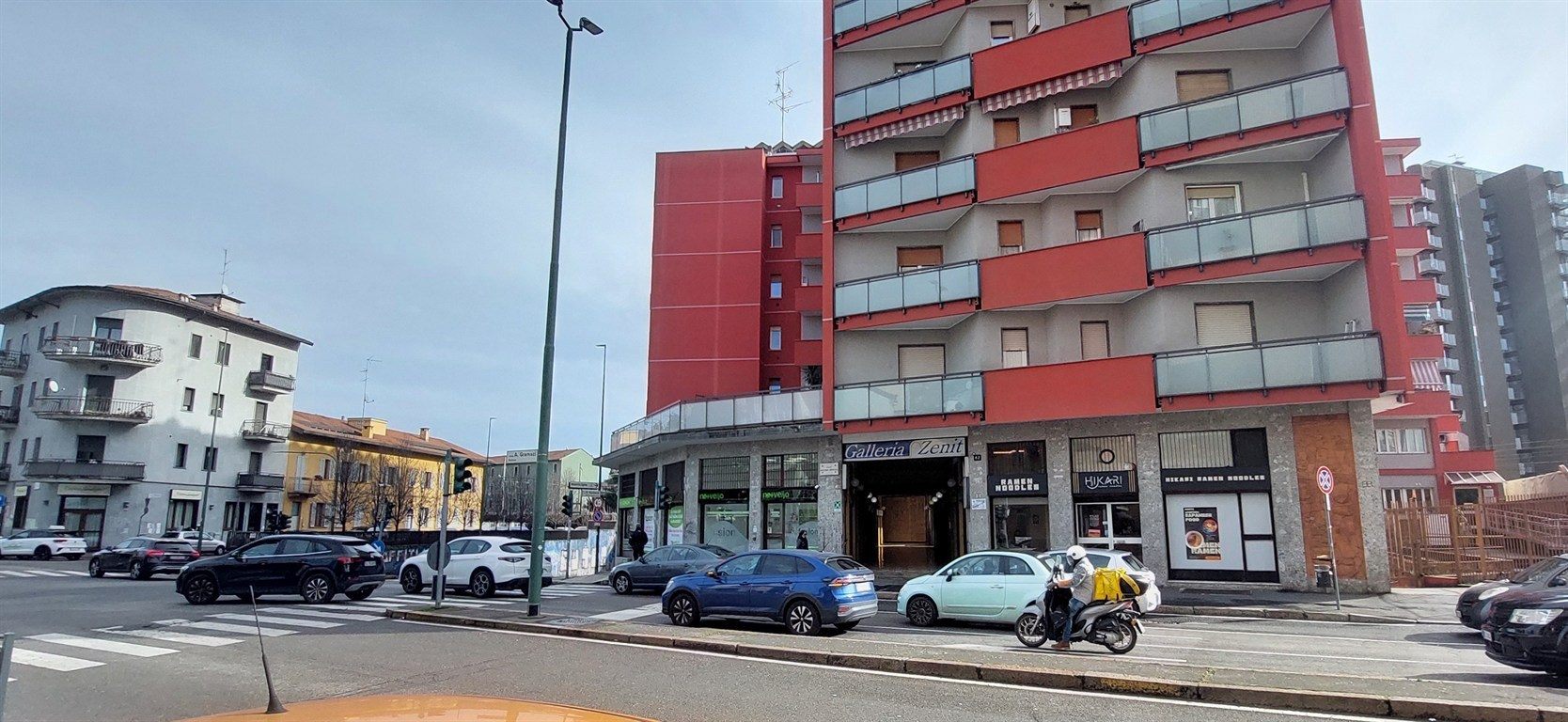 Sesto San Giovanni - negozio 5 luci in vendita